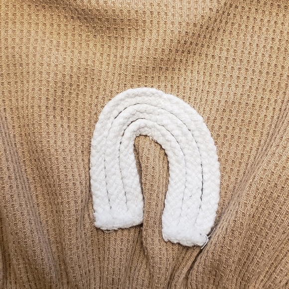 Tan Waffle Pattern Baby Romper with White Rainbow Design Size 12-18 Months - Picture 2 of 9